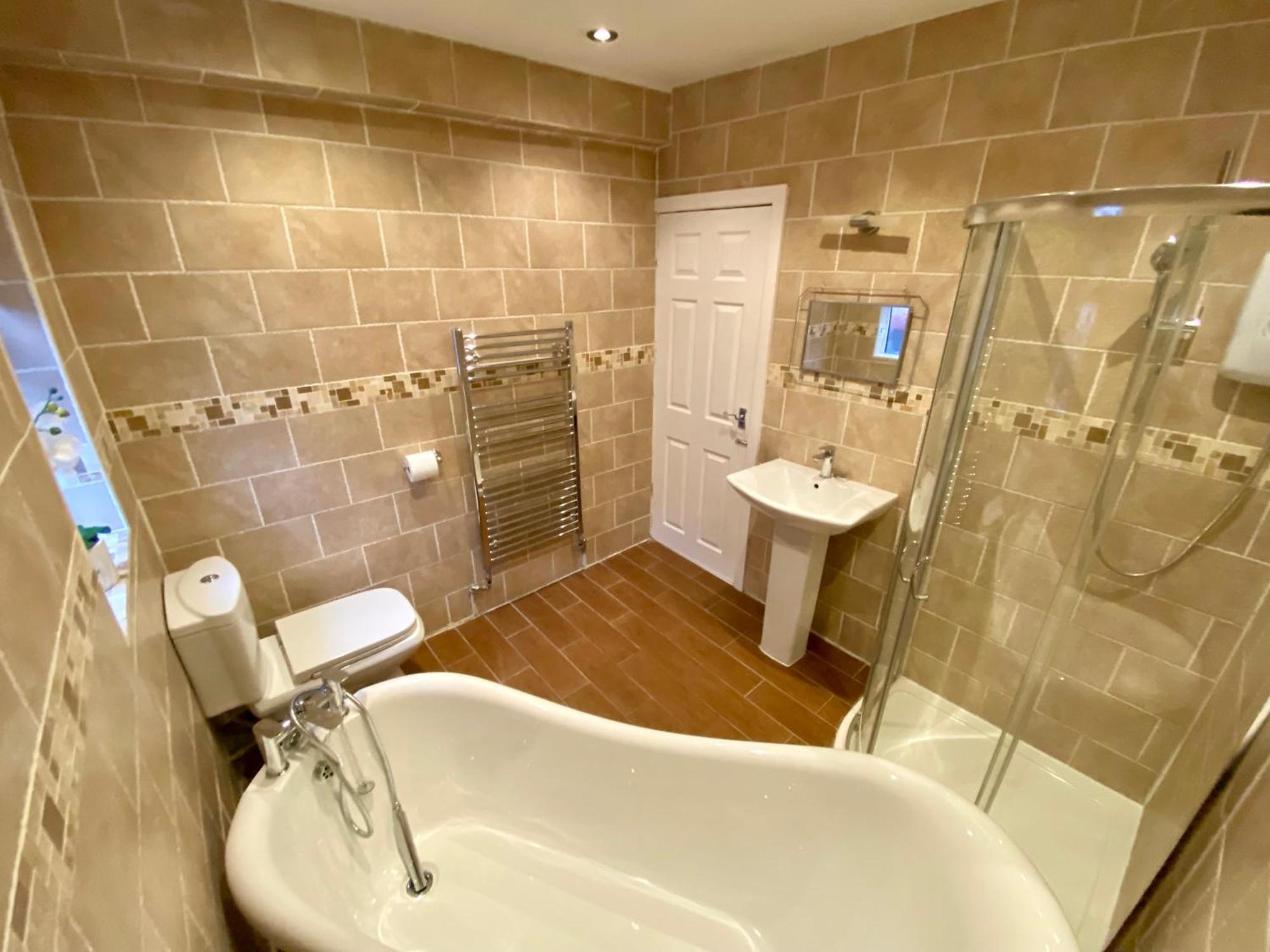 Entire Modern House Liverpool, 6 Bedrooms Esterno foto